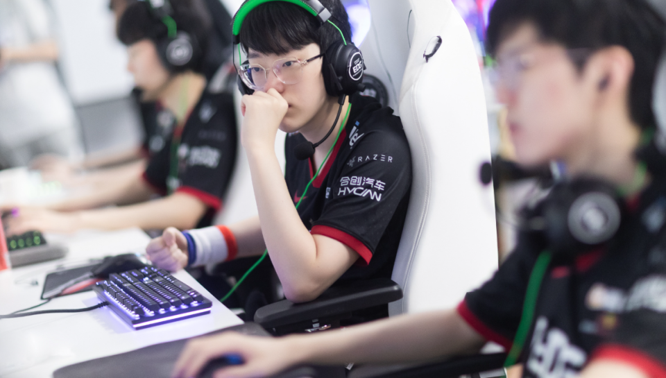 九游-Scout回归赛场，比分优势明显首场状态亮眼，巴塞罗那观众沸腾！的简单介绍