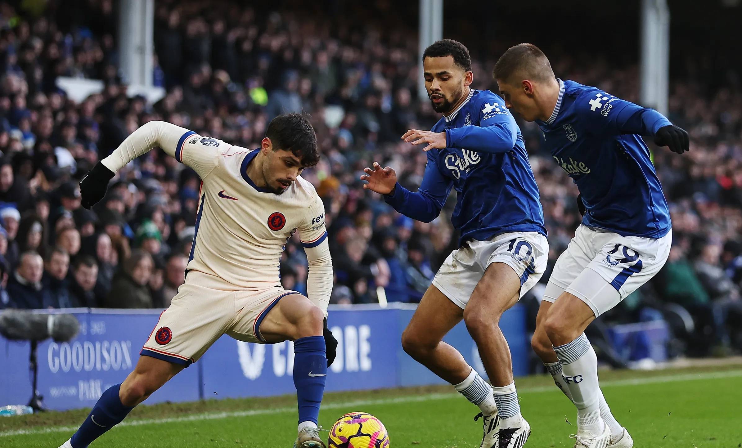 九游-包含萨拉赫连续七场比赛得分超过赛况扑朔迷离，切尔西挑战极限！的词条